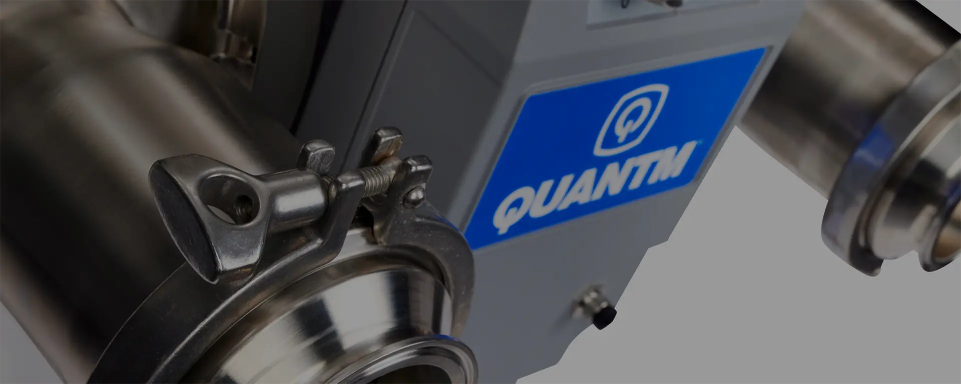 Detail van de elektrische aandrijving van een Graco QUANTM membraanpomp