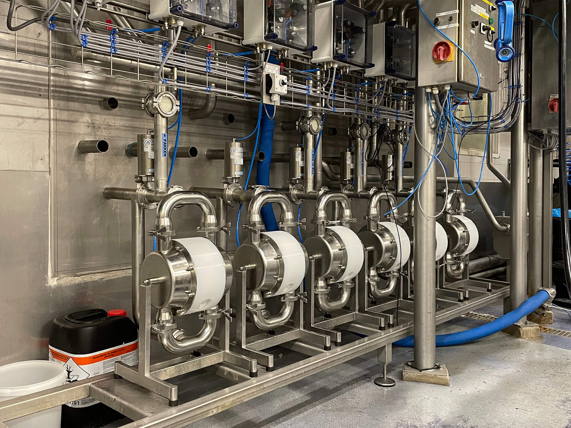 Sanitaire membraanpompen in een voedingsmiddelenlijn bij een klant