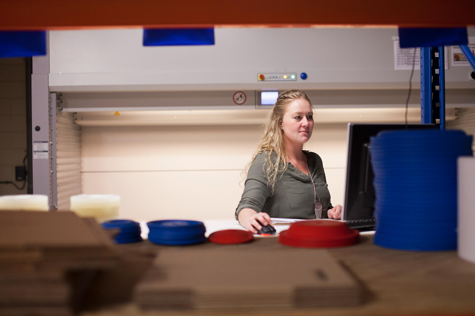 De afhaalbalie van ons magazijn, met membranen op de balie